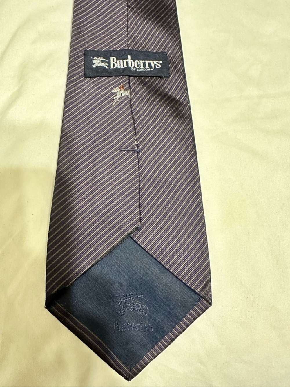 AUTHENTIC Burberry Navy Striped Tie - Picture 4 of 4